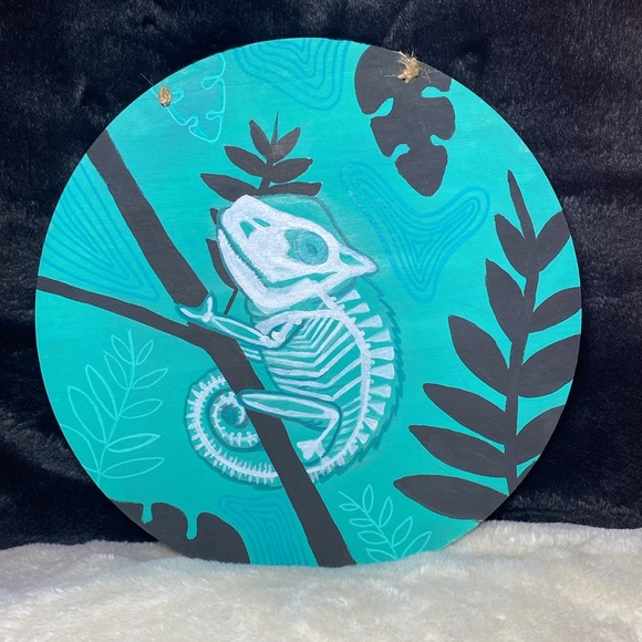 🎁 | Chameleon Skeleton Wooden Hanging Sign 11.5in hand painted original - Picture 11 of 11